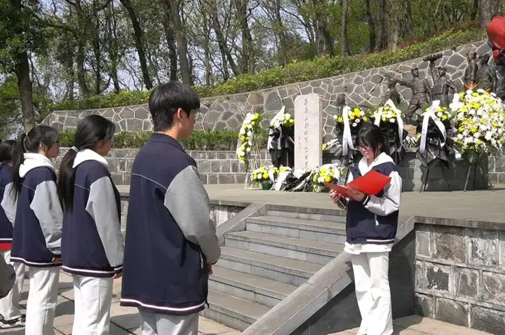 清明祭英烈 传承忠烈魂 | 塘栖校区西南山新四军烈士陵园清明祭扫活动(图8)