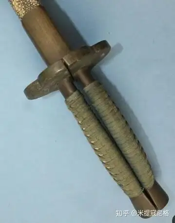 古代短刀双刀等短兵器是如何携带携带时放置在身体的哪一个位置