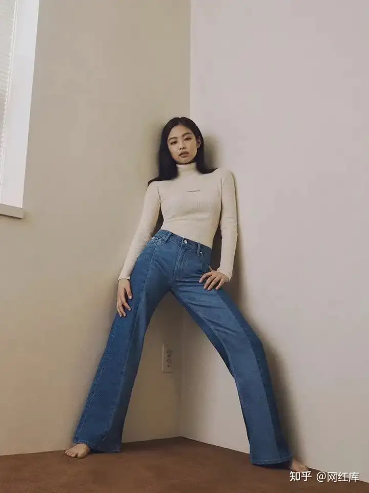 JENNIE慵懒居家的调调，简单性感的美妮 Facebook-第17张