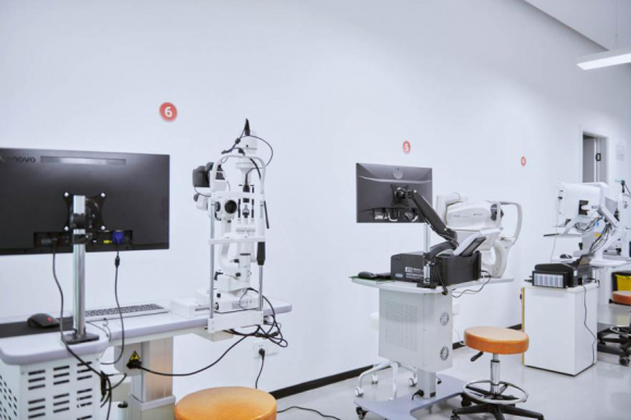 西安近视手术哪家好？西安奕鸣眼科医院怎么样