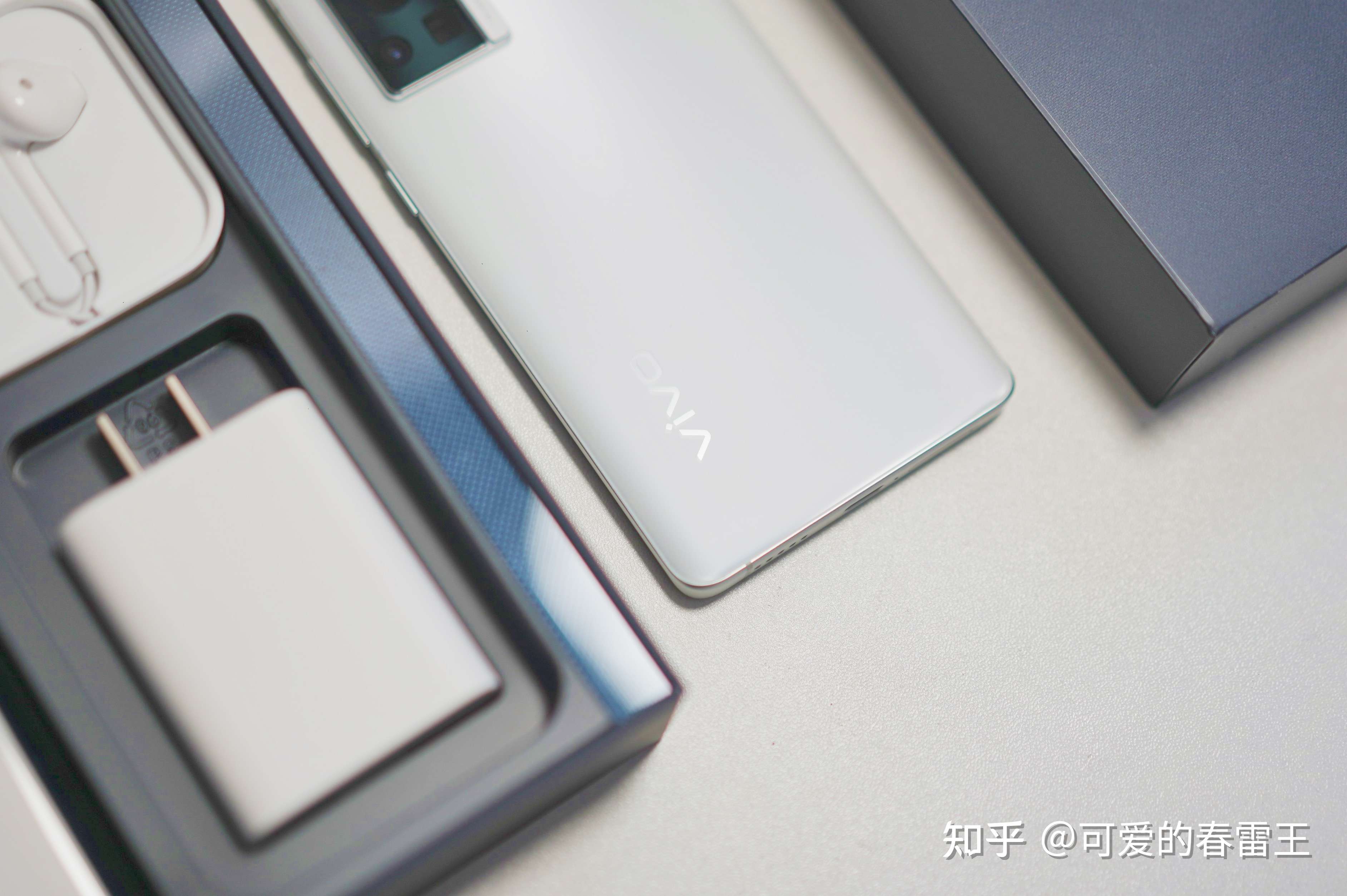 可爱的春雷王 的想法: vivo x70 pro白色版本真的很好看,影像功