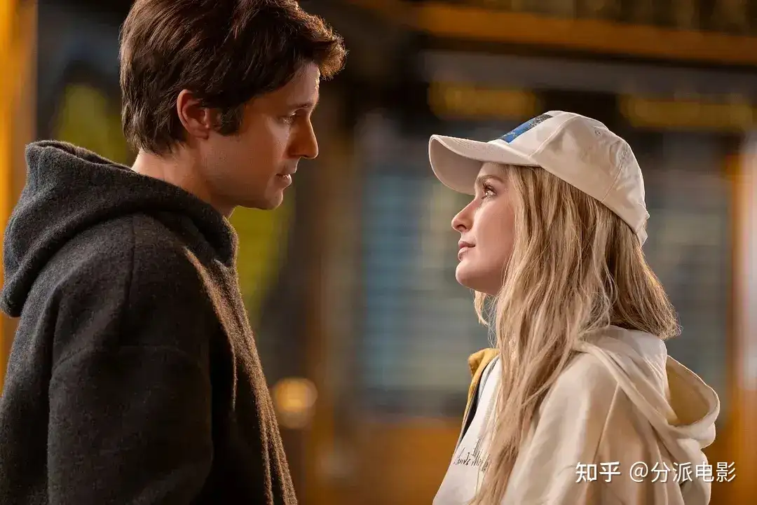 网飞顶流玛丽苏,《艾米丽在巴黎第四季》尺度加倍、抓马加倍!