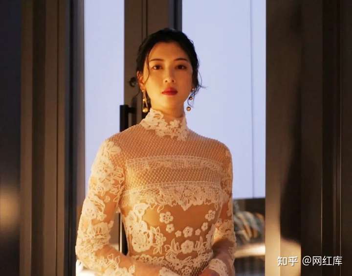 三吉彩花一袭白色蕾丝礼服，尽显性感、慵懒、冷艳气质 Facebook-第8张