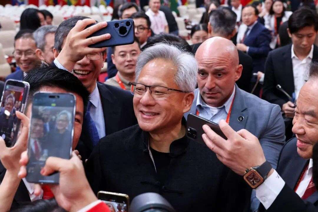 最强 AI 芯片要推中国特供版？黄仁勋最新发声，3500 亿的市场太诱人