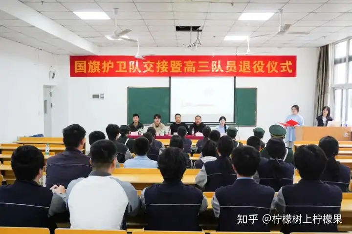 【红色校园】护旗薪火传使命 青春热血启征程 | 塘栖校区国旗护卫队交接仪式圆满落幕！(图1)