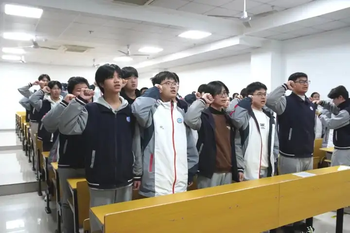 【紅色校園】信念如磐礪初心 青春揚(yáng)帆擔(dān)使命 | 塘棲校區(qū)團(tuán)課順利結(jié)業(yè)!(圖15) 【紅色校園】信念如磐礪初心 青春揚(yáng)帆擔(dān)使命 | 塘棲校區(qū)團(tuán)課順利結(jié)業(yè)!(圖15)