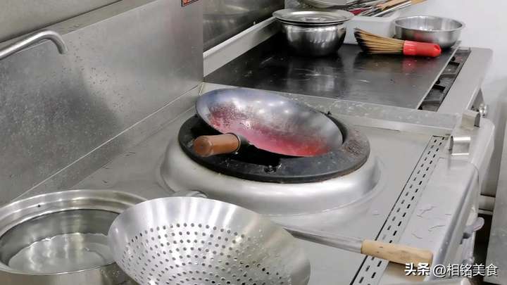 铁锅第一次用怎么处理后不生锈？生铁锅第一次处理方法