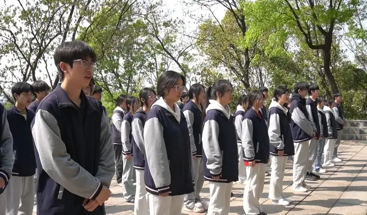 清明祭英烈 传承忠烈魂 | 塘栖校区西南山新四军烈士陵园清明祭扫活动(图2)
