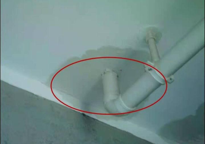 楼房漏水漏到楼下怎么解决（业主还不配合维修怎么办）插图(1)