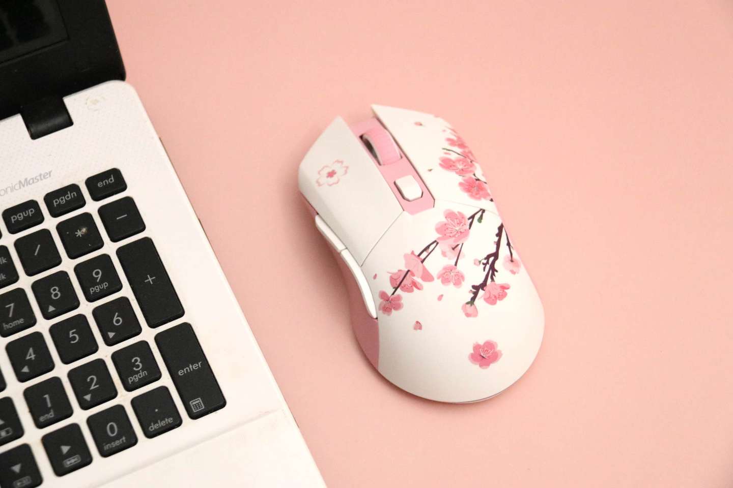 达尔优EM901双模轻量化鼠标:轻量化设计,握感更舒适