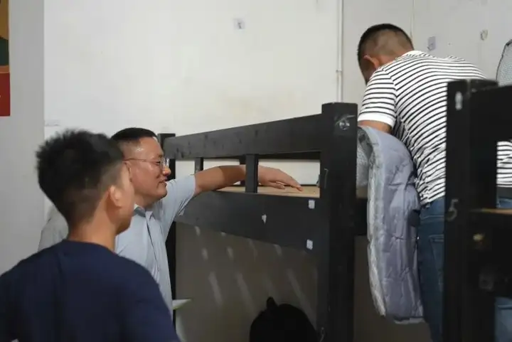 志远踏新路 启梦扬帆时 | 塘栖校区2025新生报到(图12)