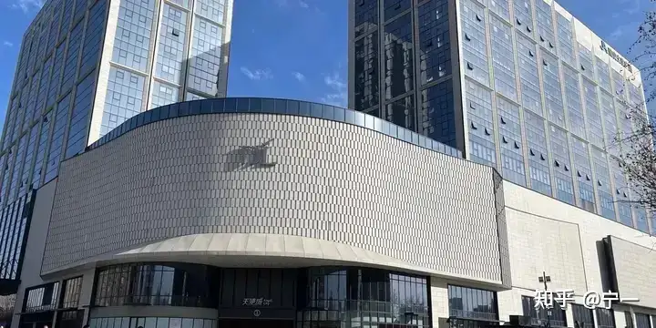 如何看待胖东来超八成员工拒绝「降薪增假」？目前胖东来福利在行业处于什么程度？