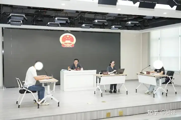 父母离婚前妈妈将五岁儿子近 30 万存款取走，法院判其返还，如何从法律角度解读？这一判决有怎样的意义？