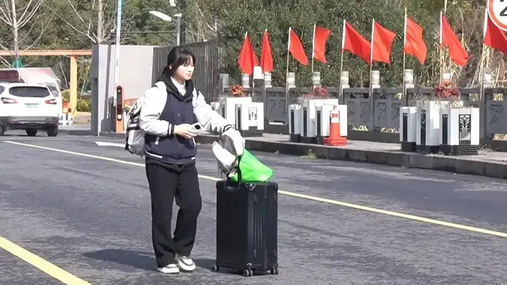 学子归来启新程 逐梦扬帆谱新篇 | 塘栖校区24级开学返校报到(图3)
