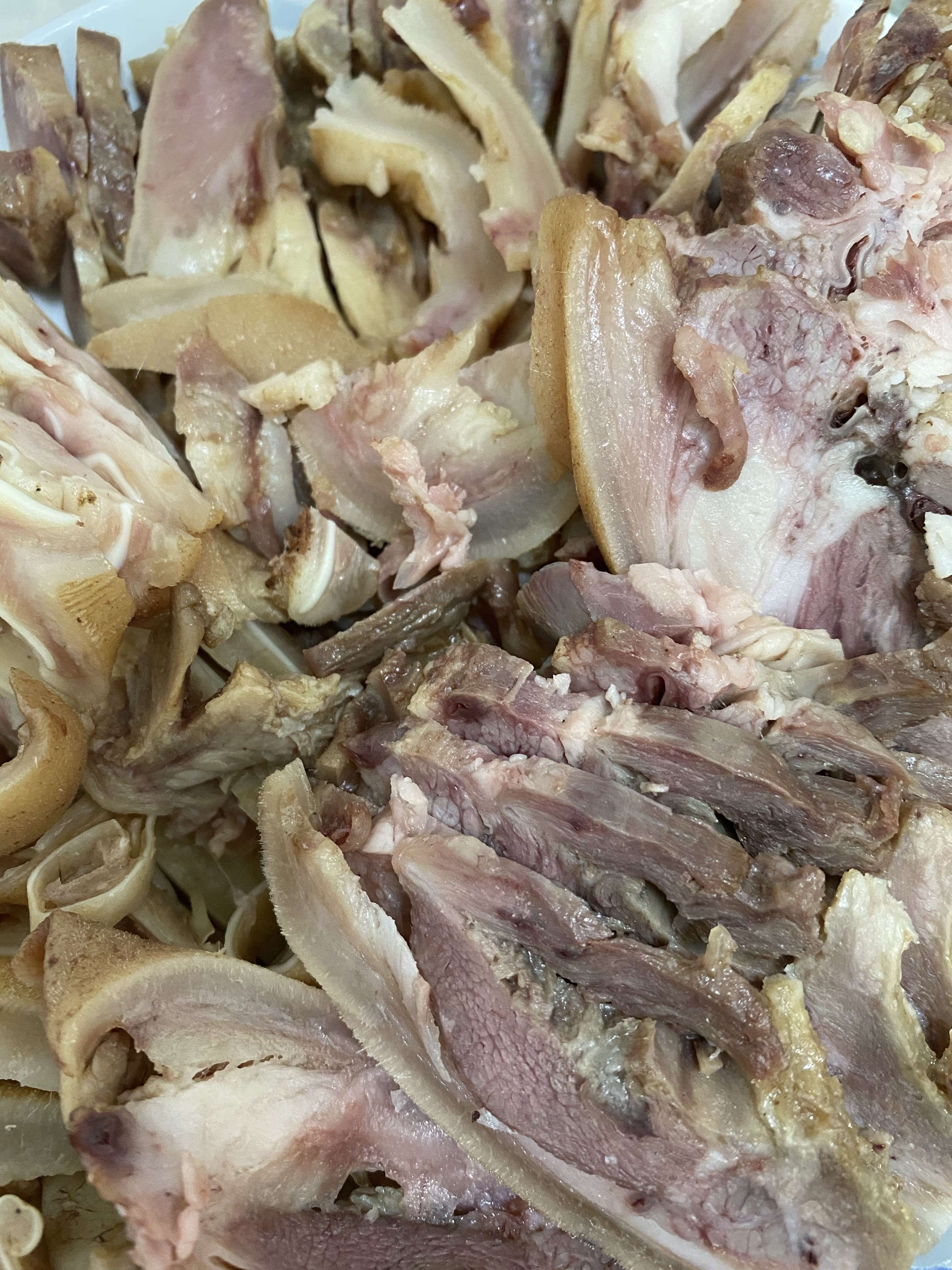 周六嘛,来姥姥家蹭饭,羊头肉,牛肚,都是硬菜