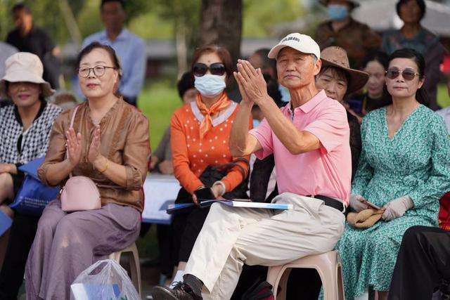 打造老年人专属的银发舞台 ——邳州市首场‘容彭之乐’公园音乐会圆满结束