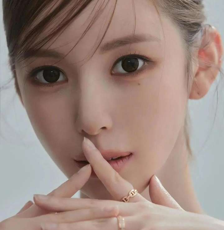 最近又抓到了这么一个“天使颜值,魔鬼身材“的美人。插图(8) 最近又抓到了这么一个“天使颜值,魔鬼身材“的美人。插图(8)
