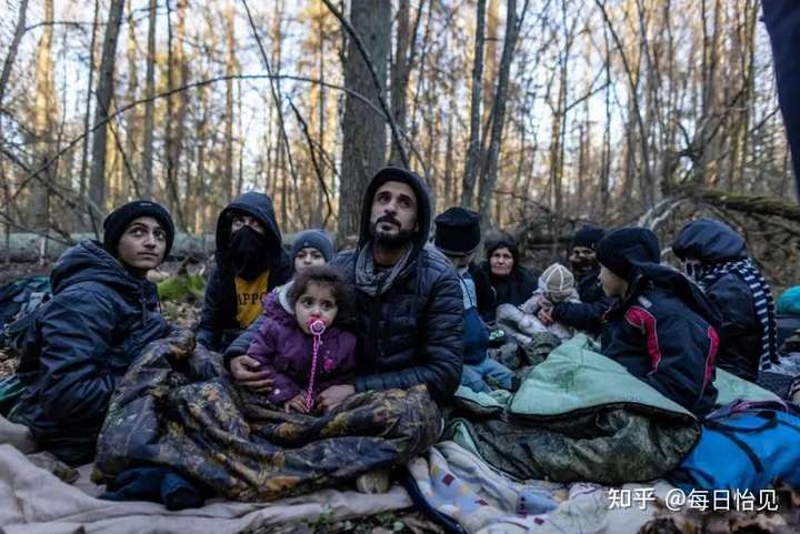 如何看待白俄罗斯与波兰边境地区难民危机加剧 俄罗斯呼吁欧盟国家