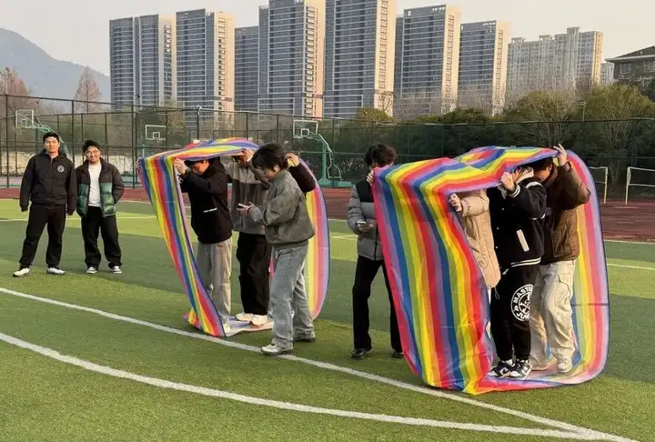 浙江省广播电视中等专业学校富阳校区趣味运动会圆满结束!(图3) 浙江省广播电视中等专业学校富阳校区趣味运动会圆满结束!(图3)