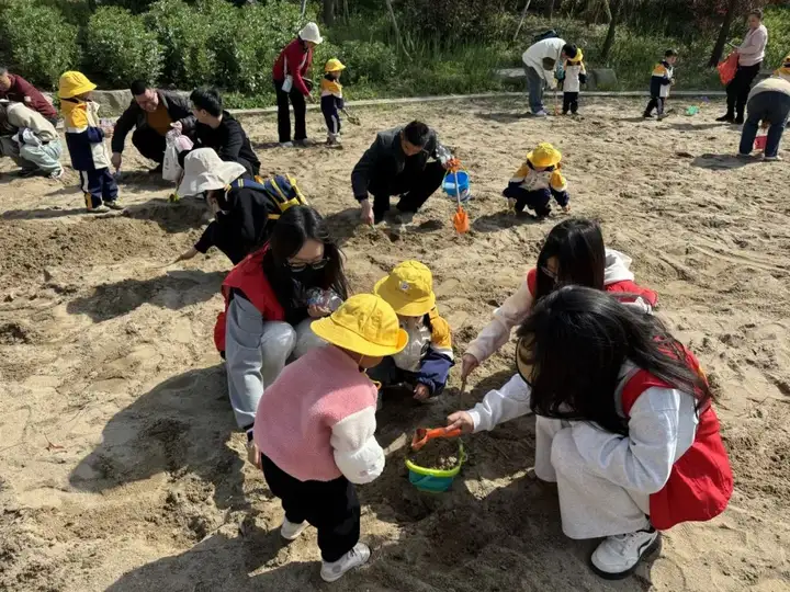 志愿助幼 春光同行 | 塘栖校区学生志愿者助力塘栖镇幼儿园春游活动(图6)