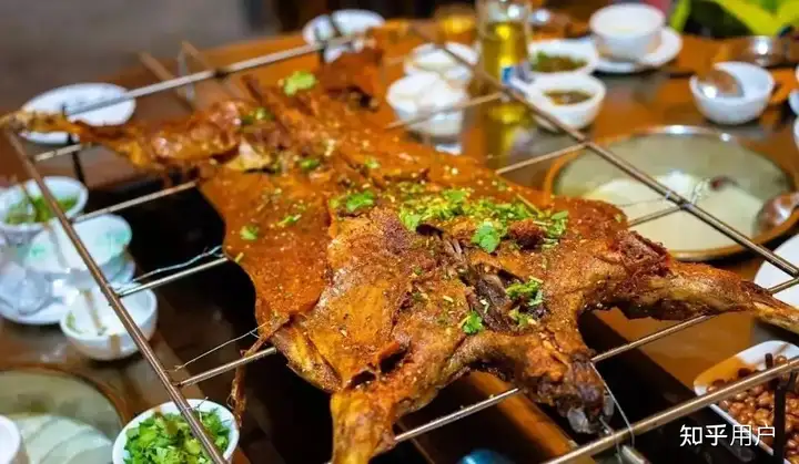 古代有烧烤吗？古代贵族饭桌上，有哪些流传至今的烤制美食？(古代人烧烤)