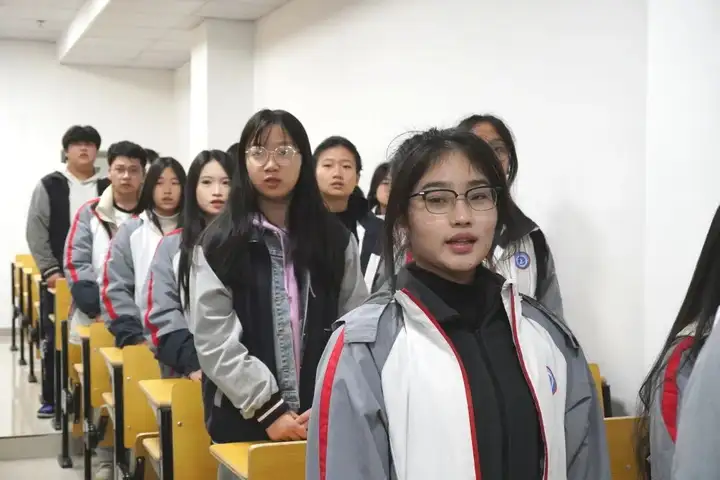 【紅色校園】信念如磐礪初心 青春揚(yáng)帆擔(dān)使命 | 塘棲校區(qū)團(tuán)課順利結(jié)業(yè)!(圖4) 【紅色校園】信念如磐礪初心 青春揚(yáng)帆擔(dān)使命 | 塘棲校區(qū)團(tuán)課順利結(jié)業(yè)!(圖4)