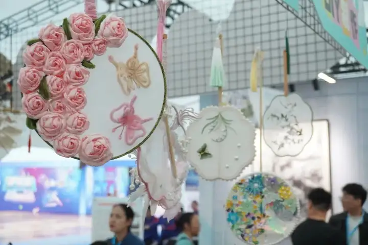 知识无界梦有光 智慧人生绘新章 | 我校参加浙江省暨杭州市全民终身学习活动周(图4) 知识无界梦有光 智慧人生绘新章 | 我校参加浙江省暨杭州市全民终身学习活动周(图4)