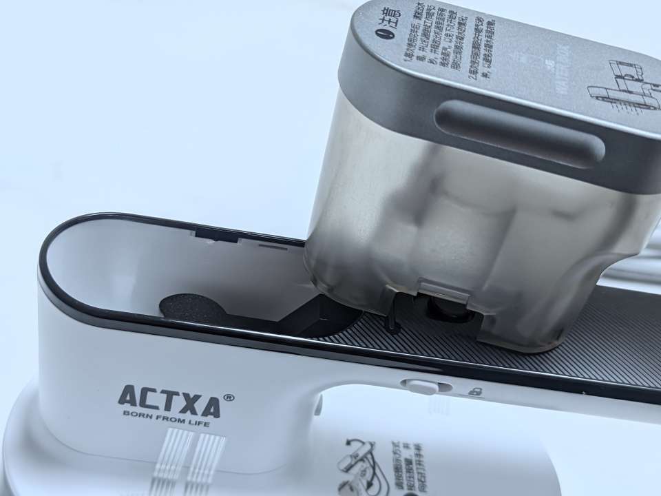 ACTXA阿卡驰手持增压挂烫机 AI-H01:小身材,大增压,轻松打理所有衣物,无论居家还是出差旅游都ok!