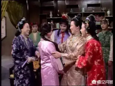 《红楼梦》中，贾母对薛宝琴出格的满意是做给薛宝钗看的吗？