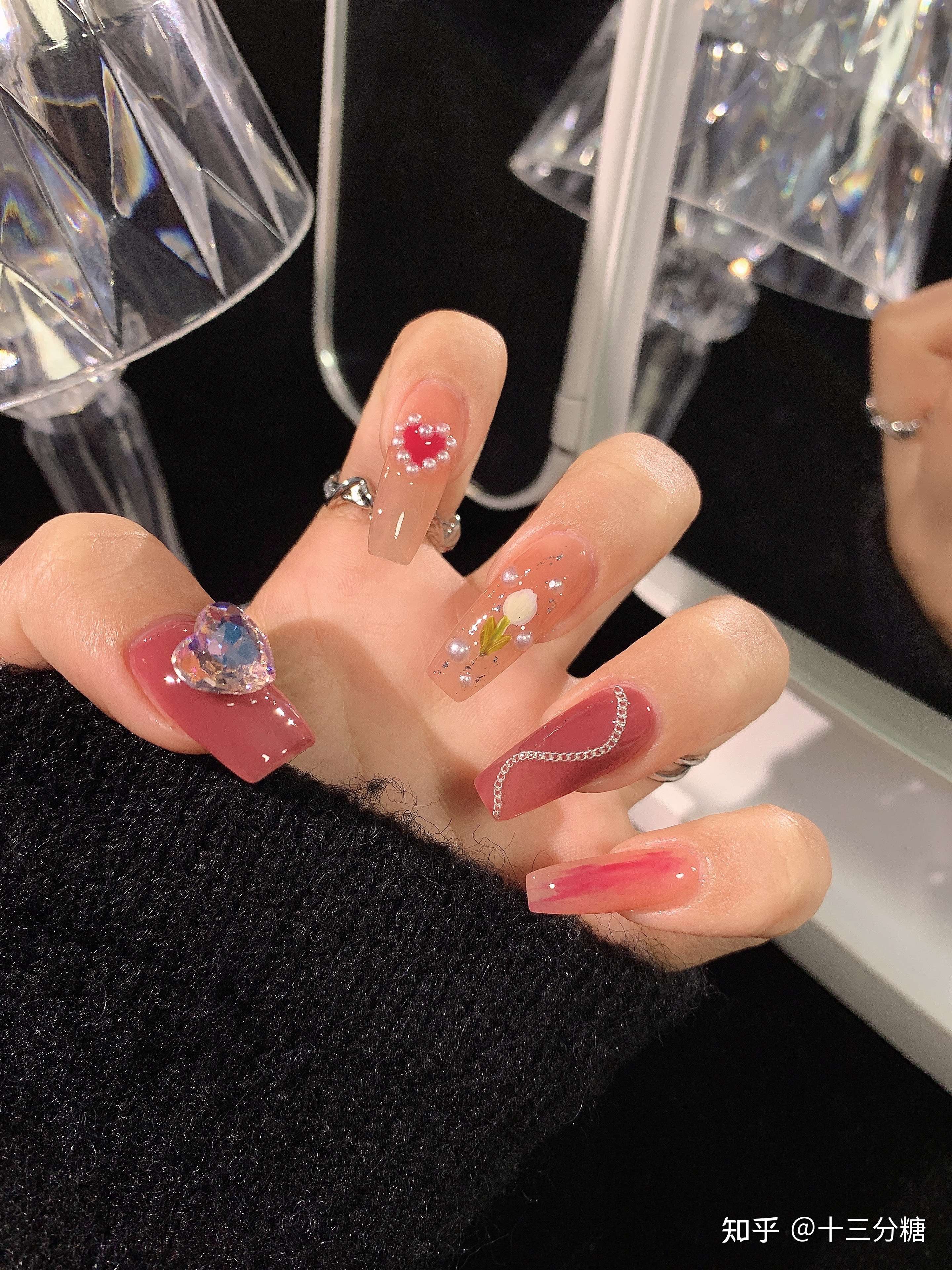 十三分糖 的想法: 千禧辣妹风美甲分享 #美甲# - 知乎