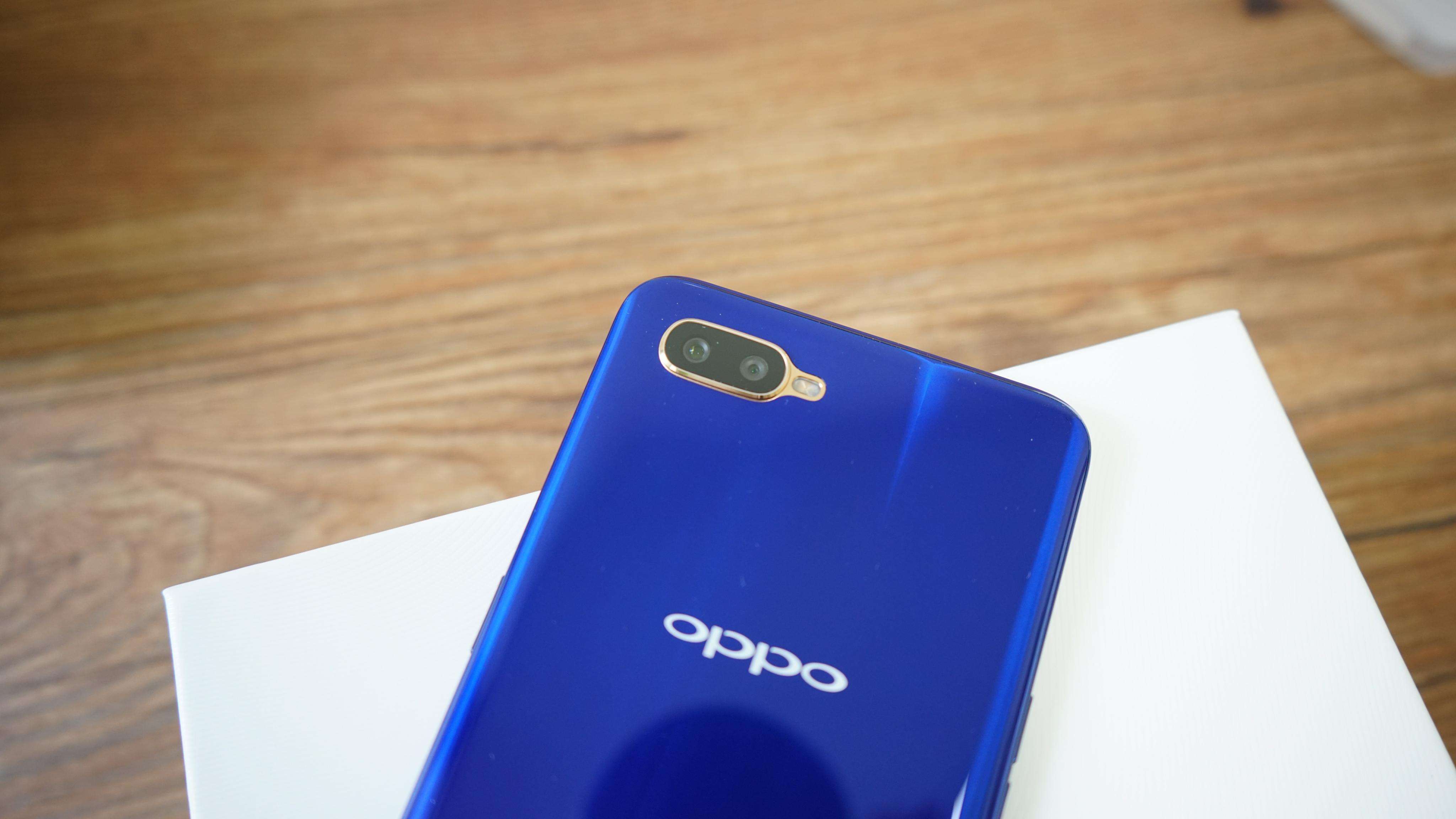 oppok1真机图赏正面采用水滴屏设计屏幕指纹设计提供两个配色梵星蓝和