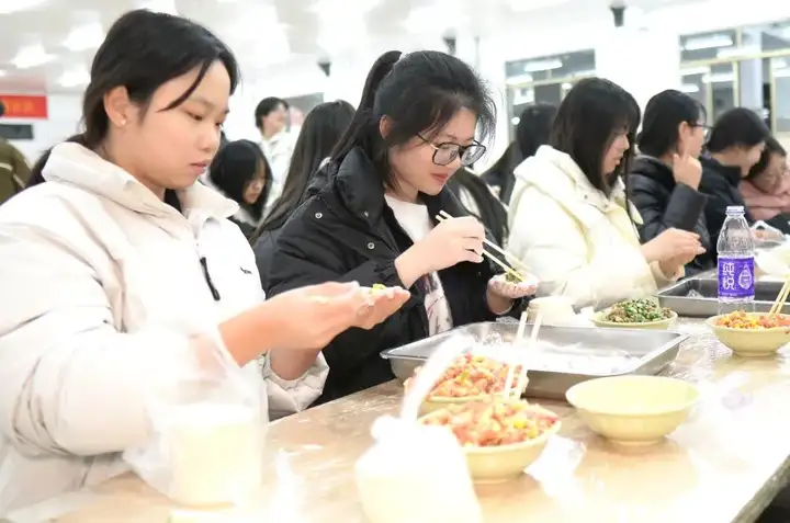 笃志前进 启航梦想| 富阳校区国家奖学金获得者杨雨晴同学风采展示(图7)