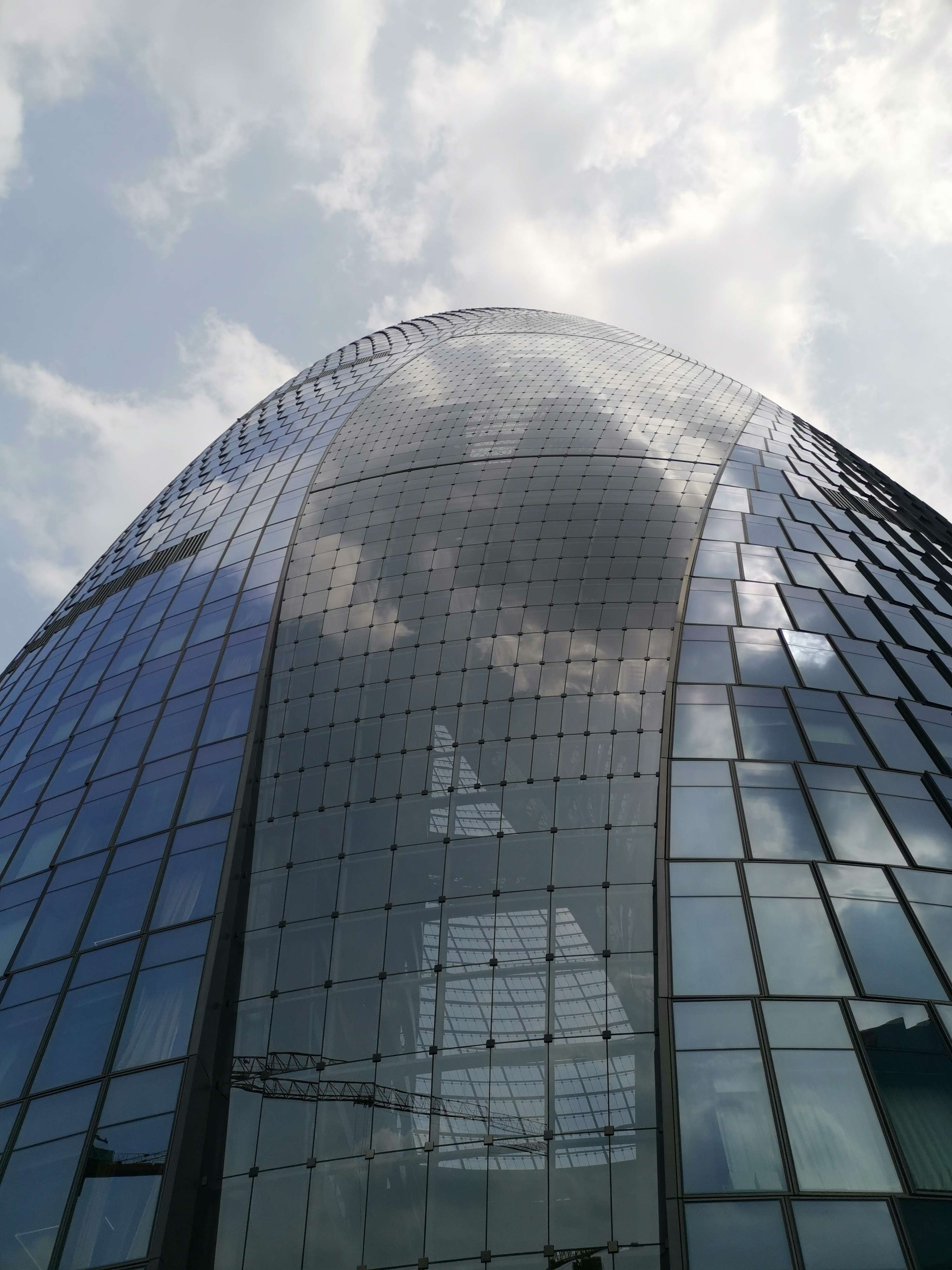 jian mi 的想法: 扎哈的丽泽soho,虽然扎哈以曲面的设计手… - 知乎