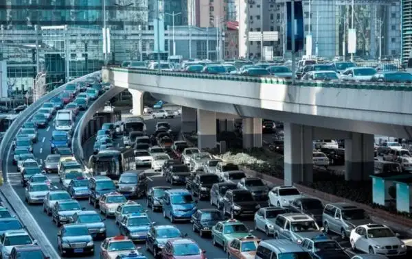 玩了《都市天际线》之后，哪一件关于“城市是怎么运转的”的事最颠覆你之前的认知？