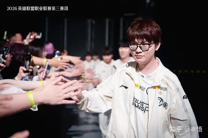 TheShy 、 Rookie 等 IG 队友社媒发文「力挺 Meiko」，如何看待 IG 选手集中回应舆论？
