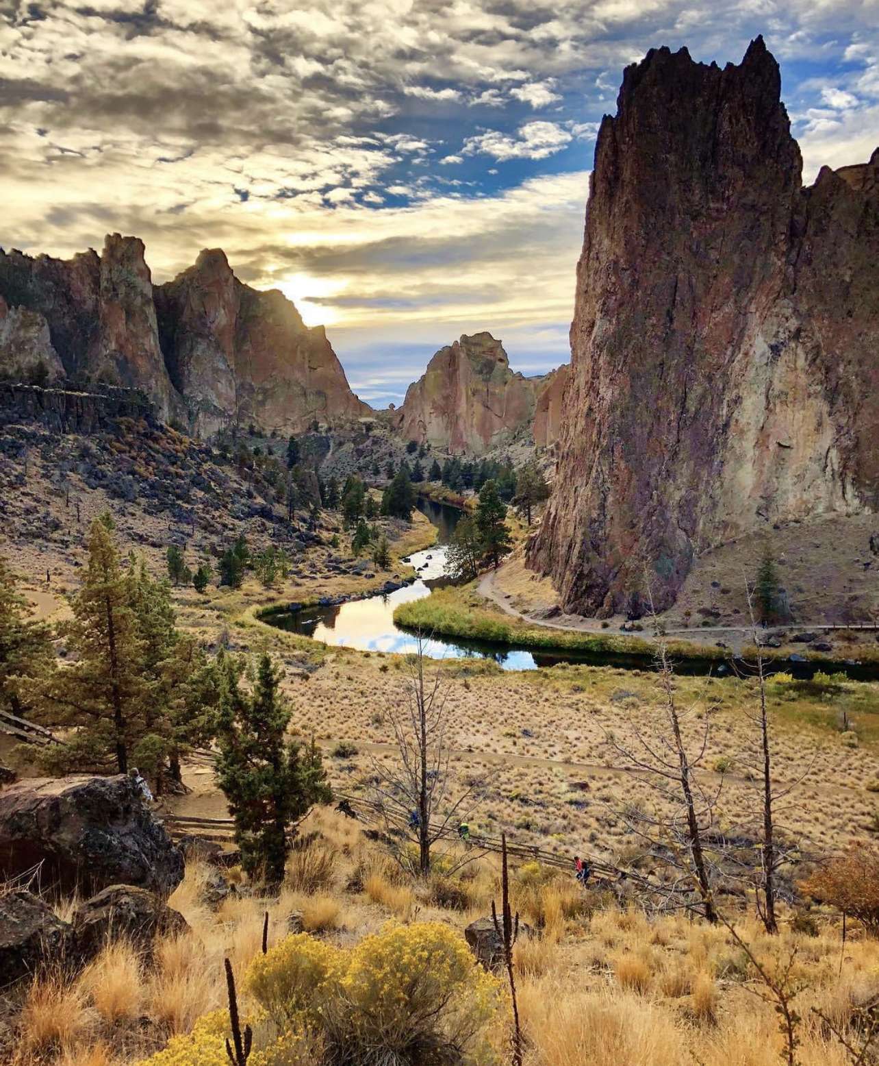 社会百态零距离 的想法: 史密斯岩州立公园位于俄勒冈州南部的克拉
