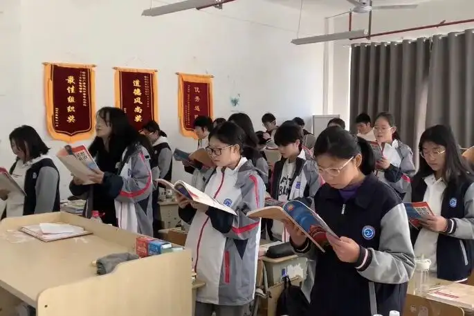 【活力校園】花信風(fēng)傳年少 流光照徹征程 | 塘棲校區(qū)幼兒保育2501班級風(fēng)采(圖11)