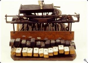 意大利发明家 Giuseppe Ravizza （1811-1885）发明的 Cembalo scrivano（羽管键琴式打字机）