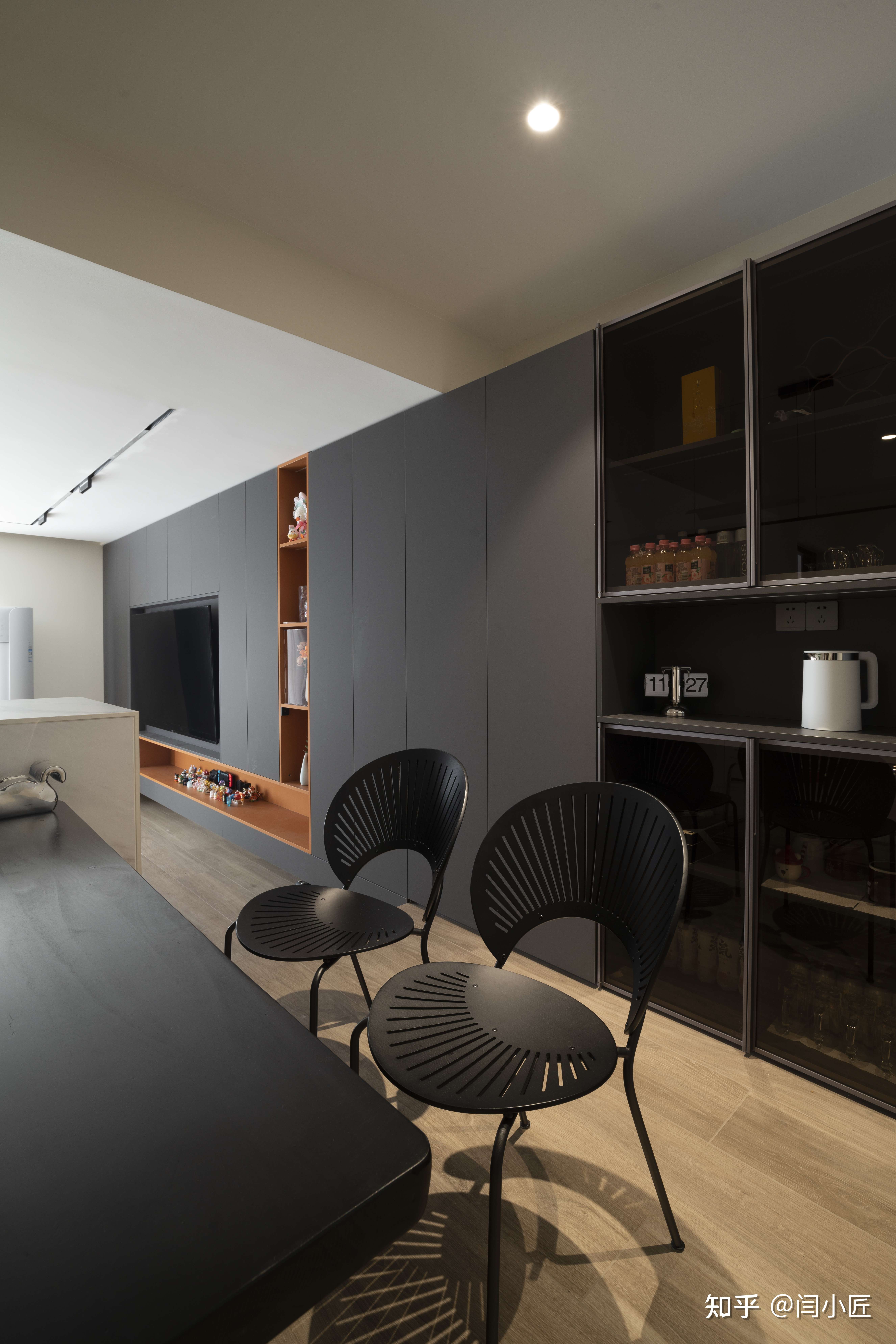 闫小匠 的想法: 如果是你,你能接受家里满墙深色柜子吗?… - 知乎