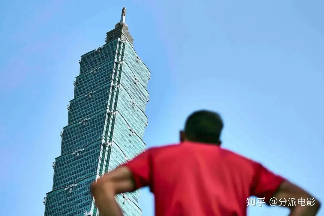 《徒手独攀台北101：直播》全程无尿点，网飞跟他一起独攀101