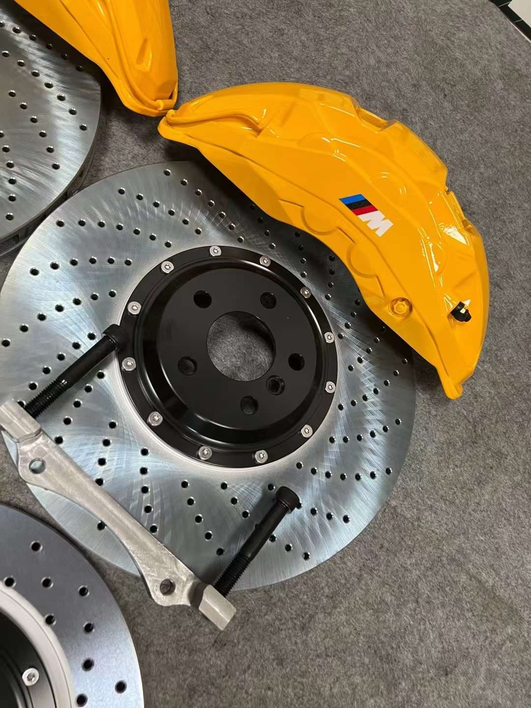车精灵改装 的想法: (宝马x5刹车改装)阿基波罗10活塞卡钳 |… - 知乎