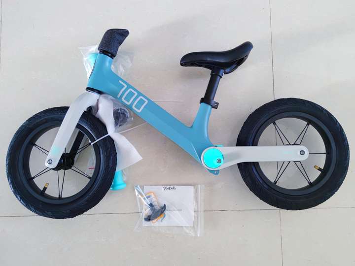 解放父母双手,2-7岁小朋友的运动伴侣,柒小佰儿童减震滑步车