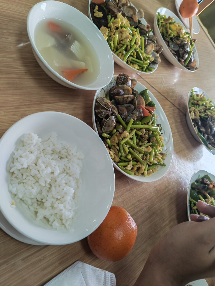 洒脱的枫叶yee 的想法: 码头卸货中～ 新上了伙食～伙食略微微有