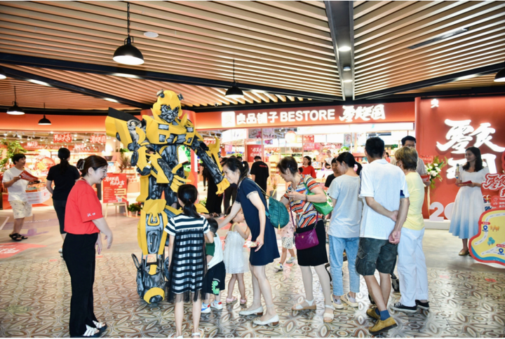 良品铺子以消费者为中心打造新地标 1200平零食王国店带来美味新体验