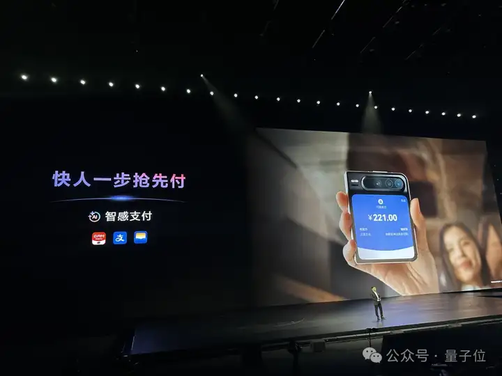 7499拿下纯血鸿蒙+DeepSeek，华为“小宽折叠”手机：帮接电话，眼动翻页