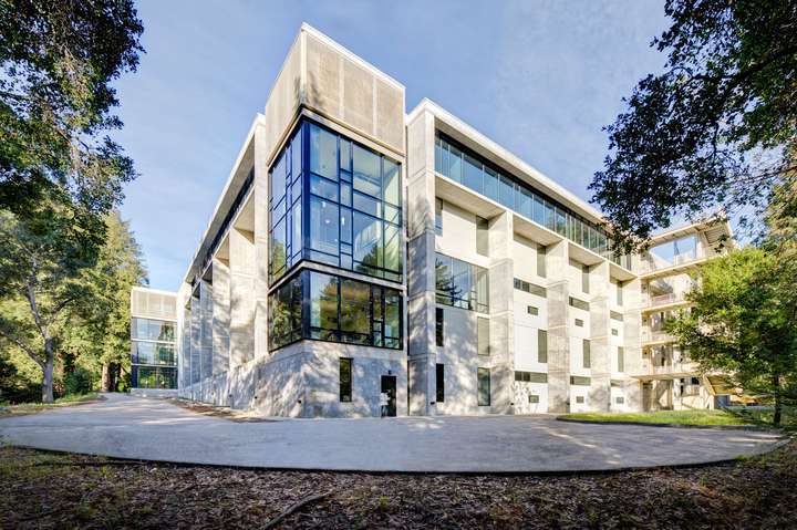 加州大学圣克鲁兹分校是世界上最蔚为壮观的大学校园之一,拥有广阔的