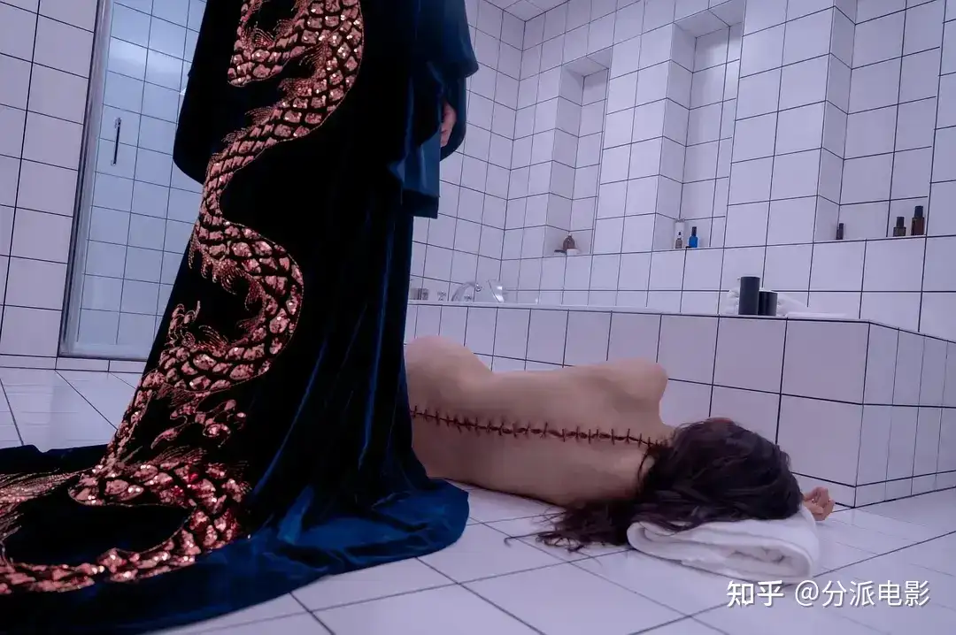 暗黑版《芭比》,《某种物质》尺度大到生理不适