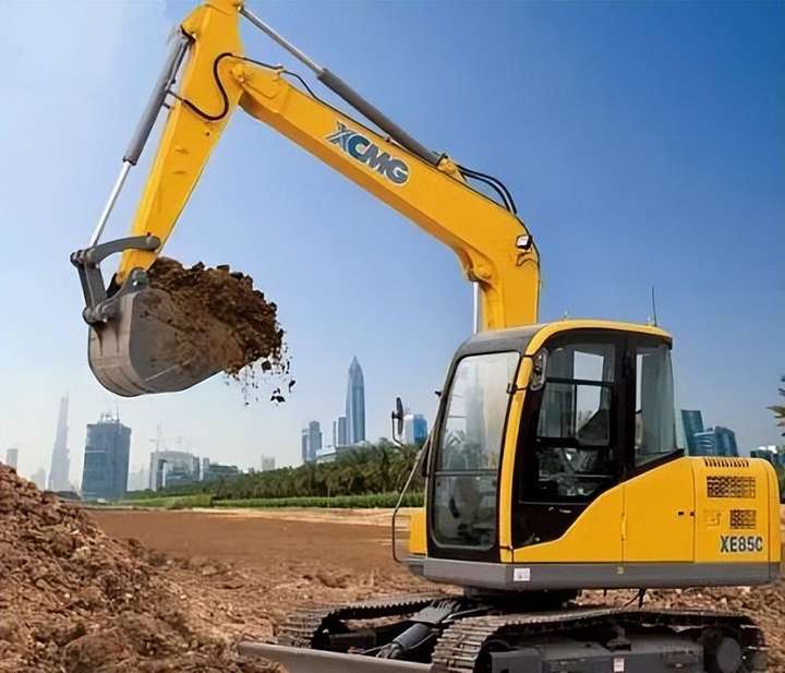 挖掘机大型多少钱一台？工地挖掘机多少钱一台
