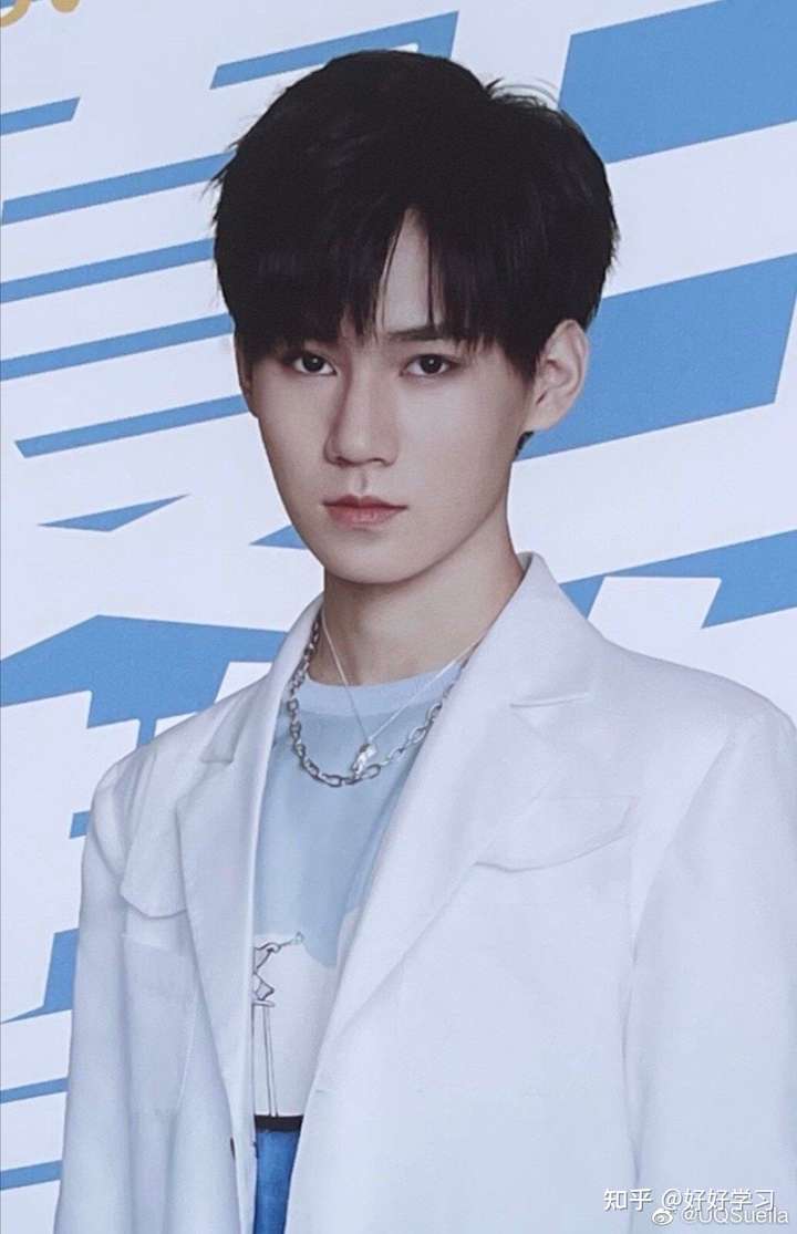 大家能不能谈一下粉上张真源以后的感受?