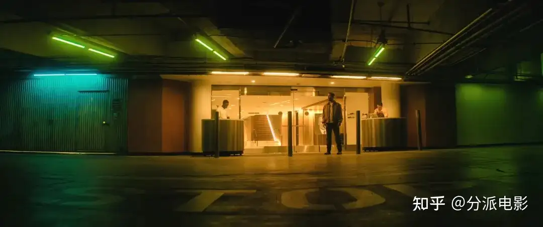 《星途恶果》评分崩盘！基努·里维斯新片翻车了？